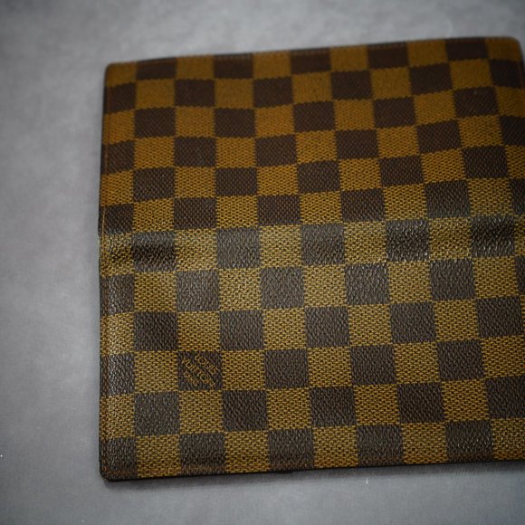 Louis Vuitton Damier Wallet - Picture 8 of 9